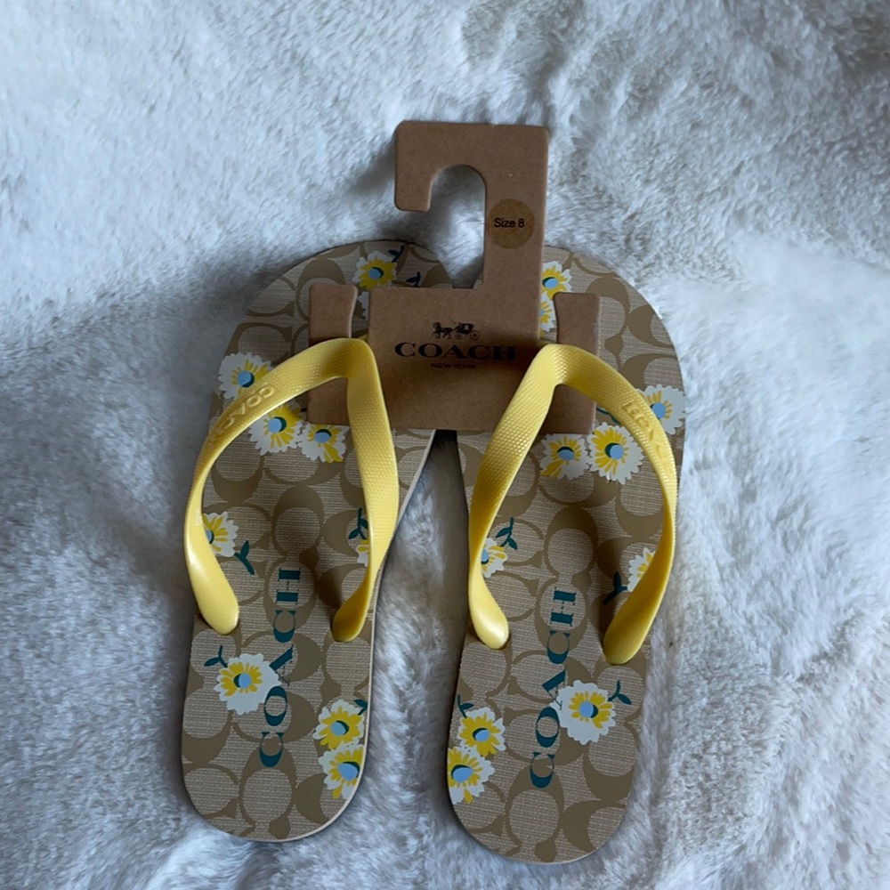 NWT Coach daisy flip flops size 8